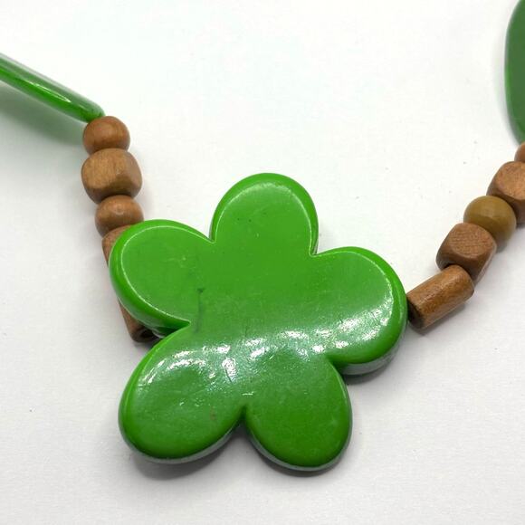 Green Tropical Floral Necklace - Picture 2 of 3